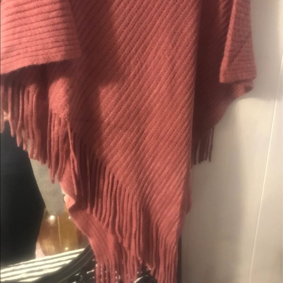 Pretty Mauve Fringe Poncho + Matching Scrunchies - Picture 10 of 12